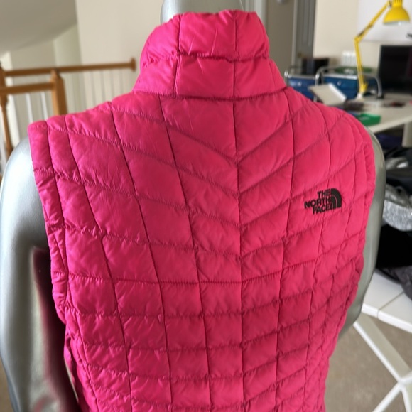 North Face Thermoball Vest - Picture 3 of 3